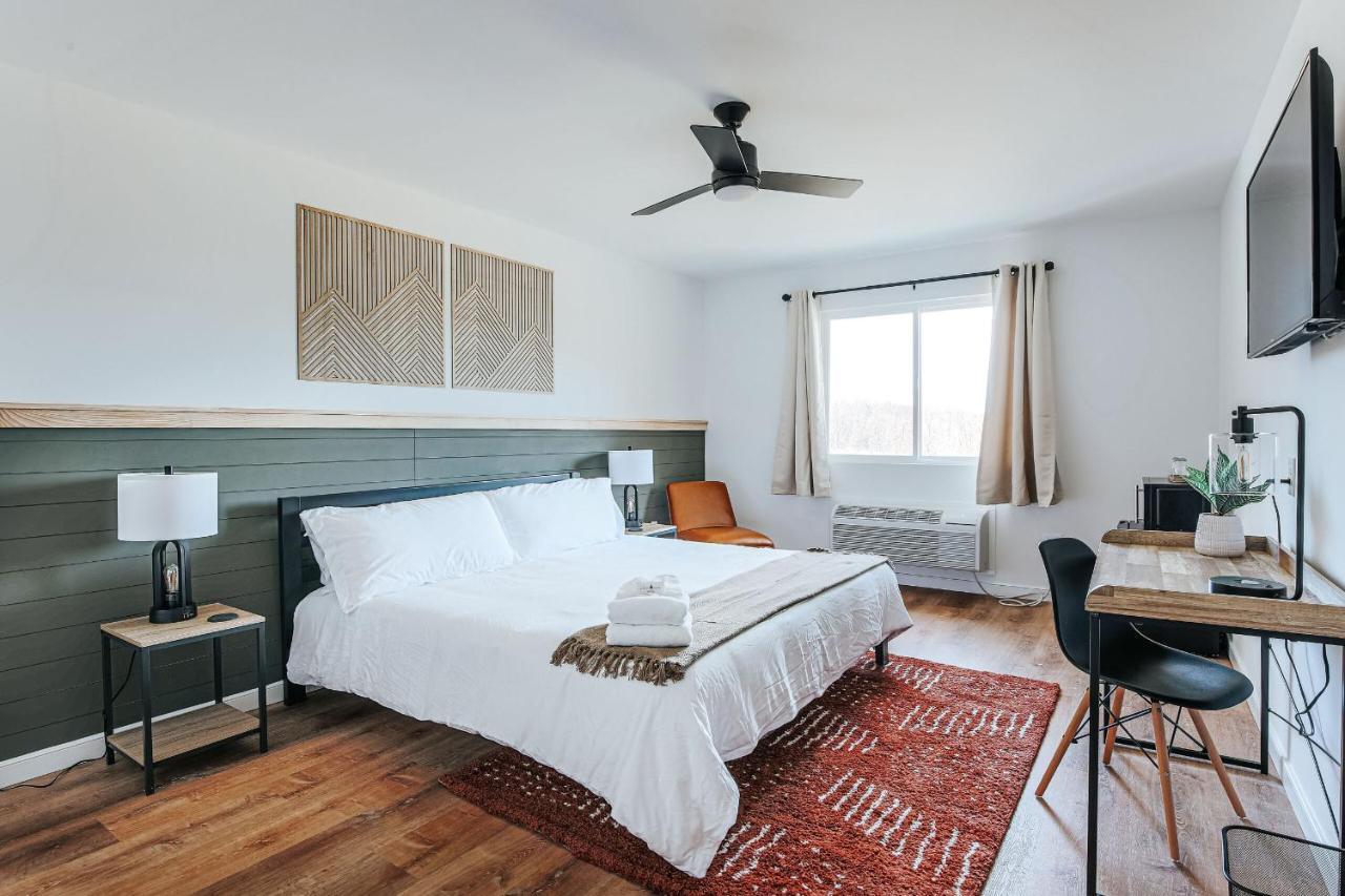 Grey Pine Lodge Waynesboro Room photo
