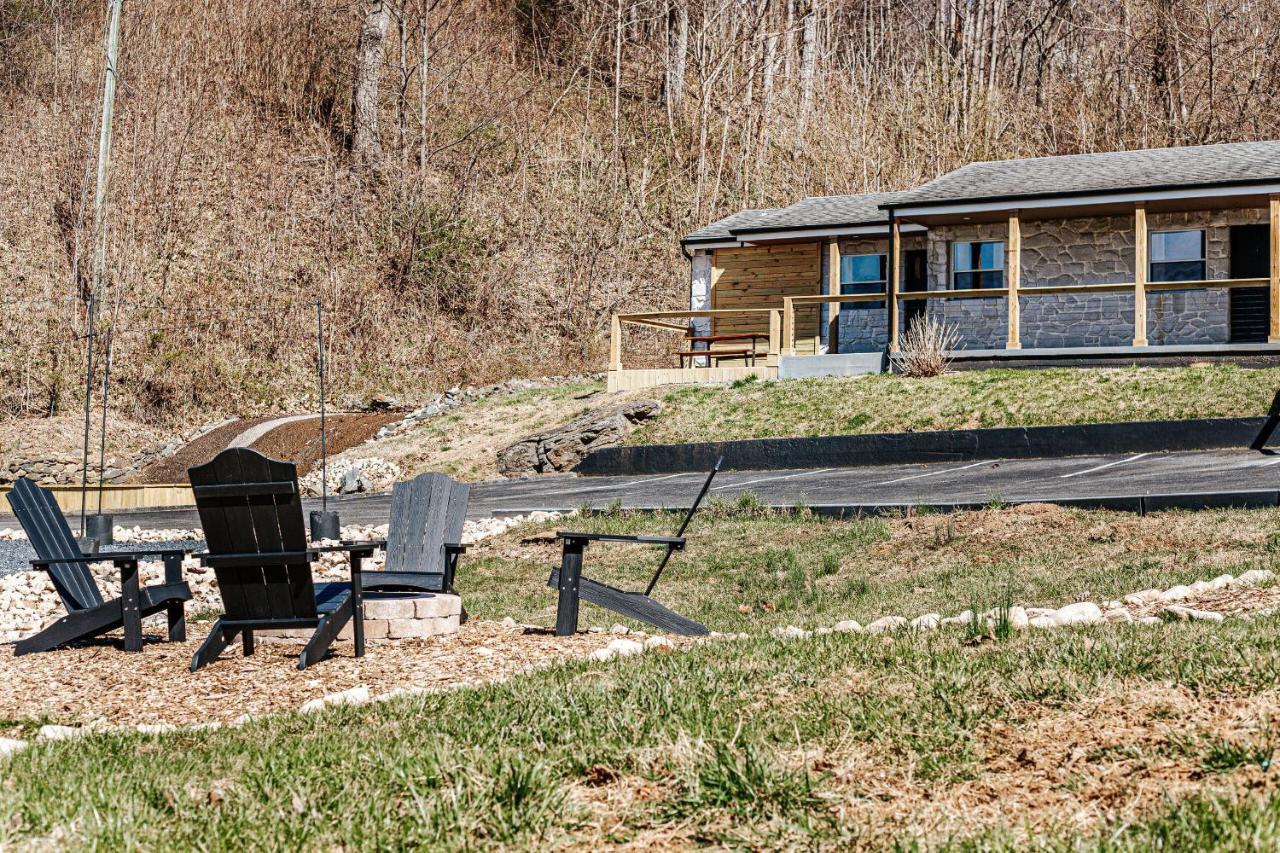 Grey Pine Lodge Waynesboro Room photo