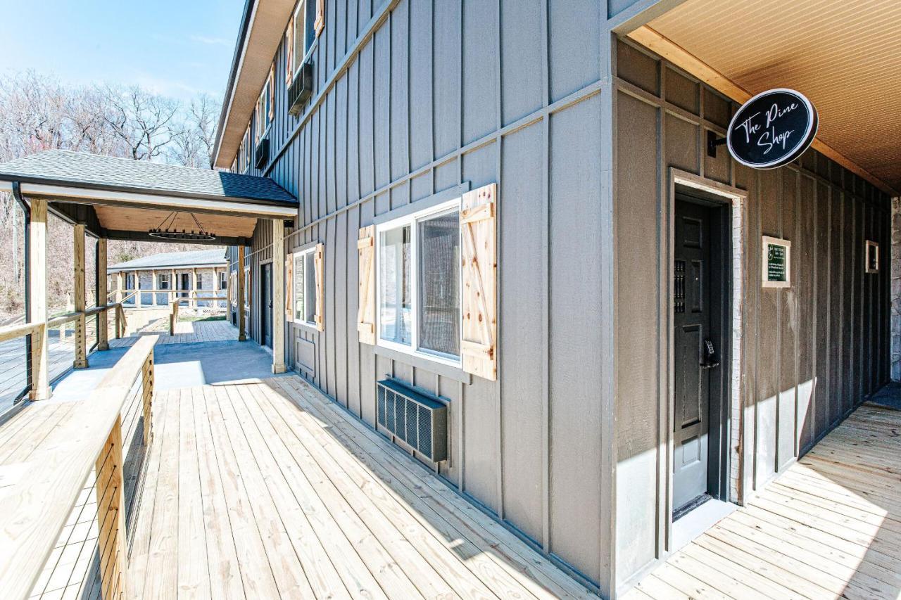 Grey Pine Lodge Waynesboro Exterior photo