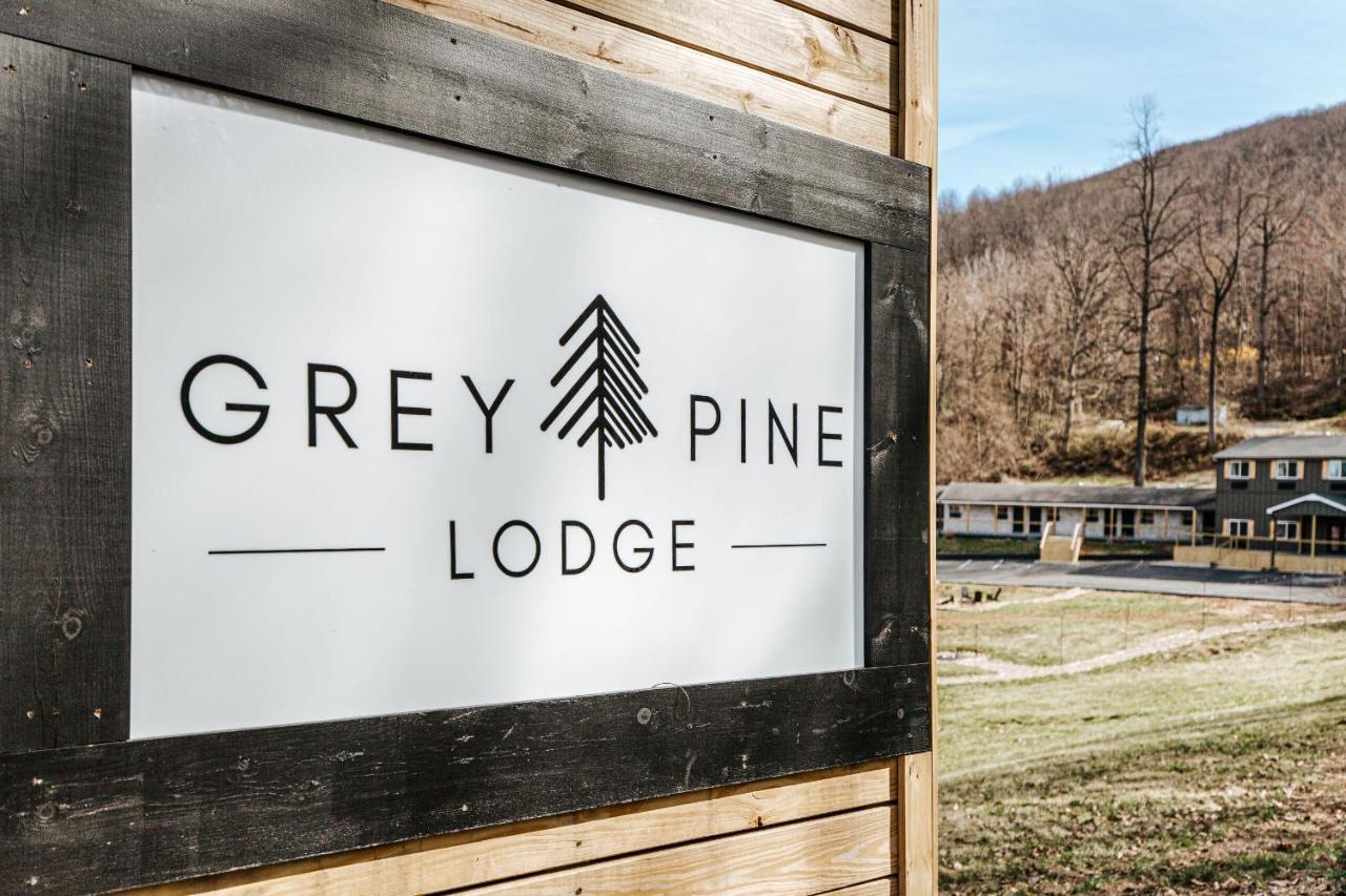 Grey Pine Lodge Waynesboro Exterior photo